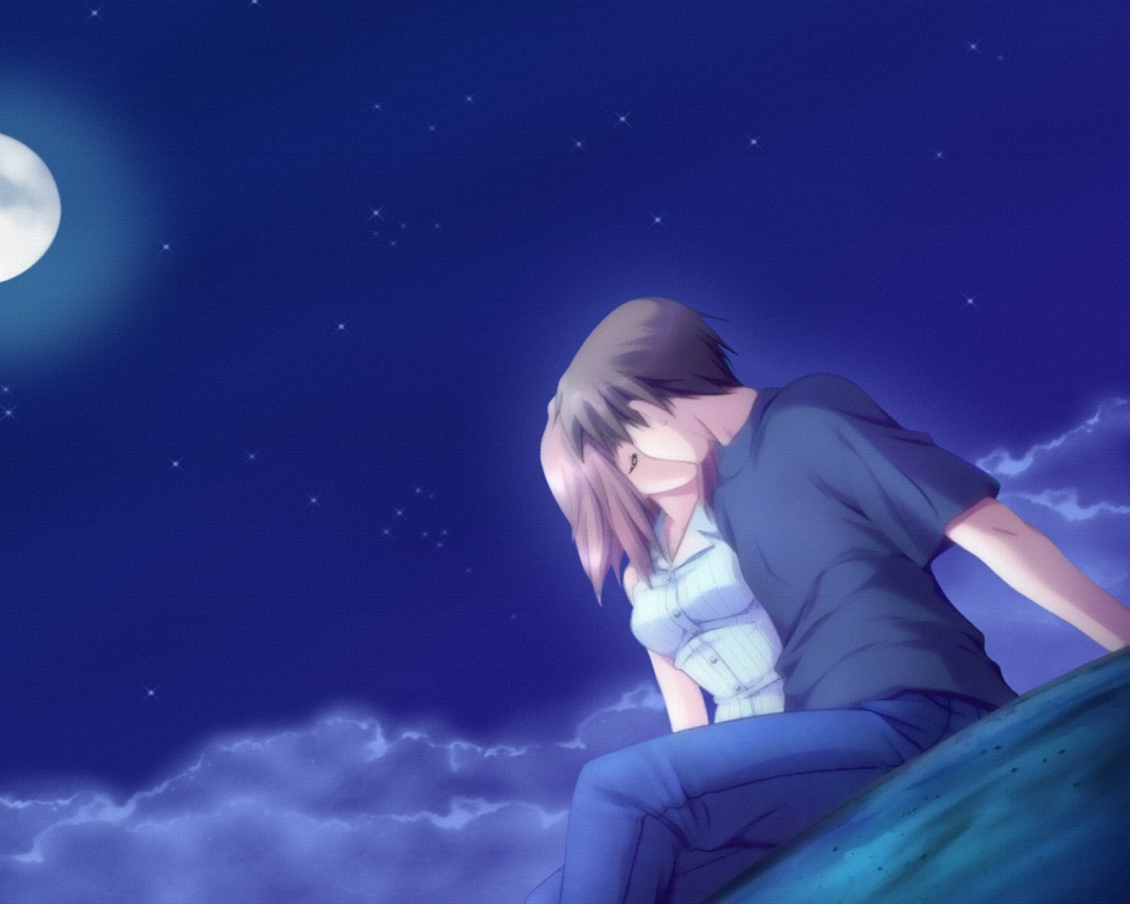 Un couple d'anime assis sur une pierre regardant la lune (anime, garçon, nuages, fille, amour)