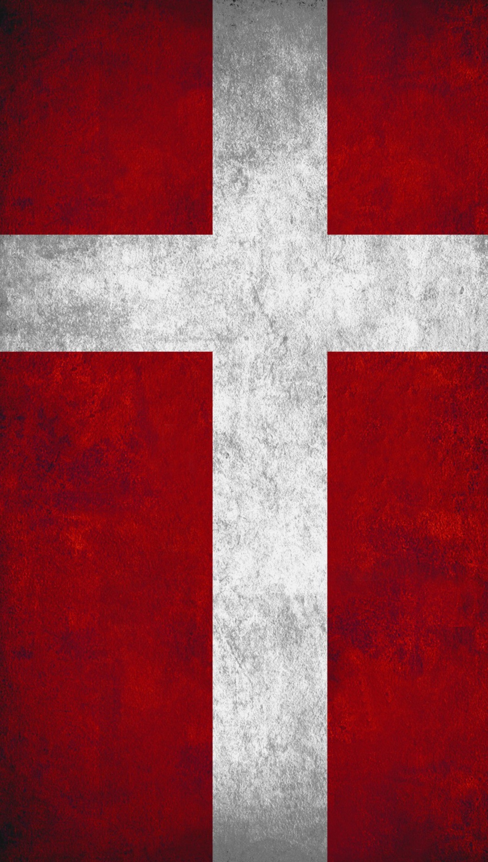 Un primer plano de una cruz roja y blanca sobre un fondo desgastado (danmark, bandera)