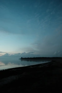 Tranquil Coastal Horizon at Dusk