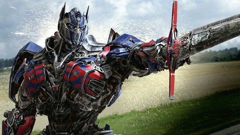 Робот трансформер с мечом посреди поля (оптимус прайм, optimus prime, трансформеры, transformers, автобот)