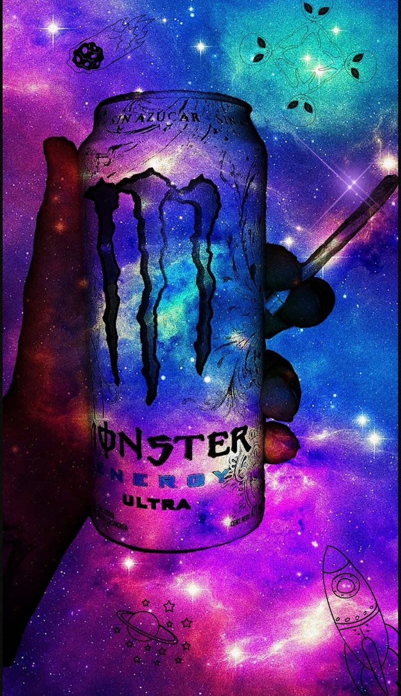 Кто-то держит банку monster energy в руке (галактика, монстр)