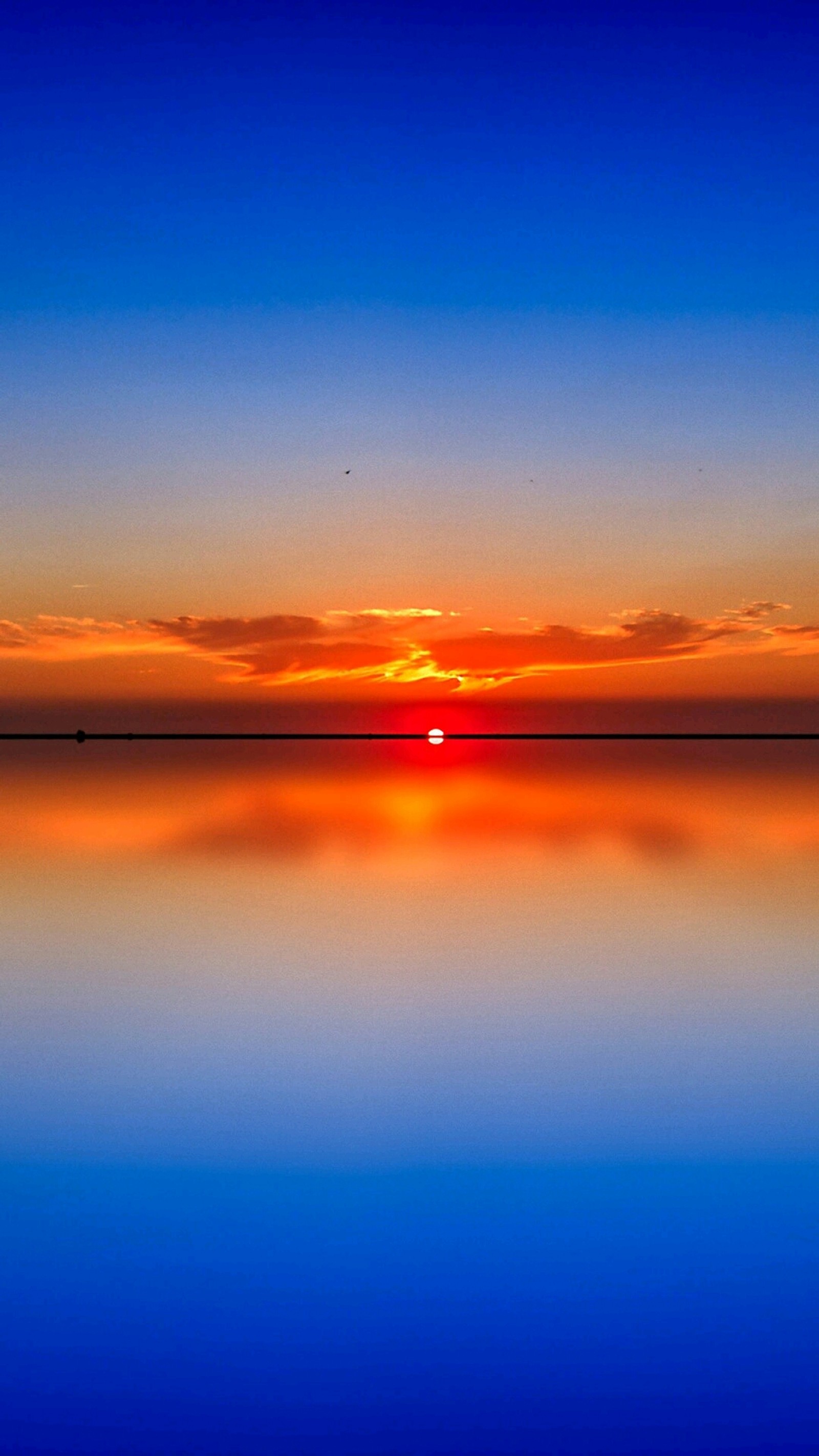 Arafed view of a sunset over a body of water (blue, sunset)