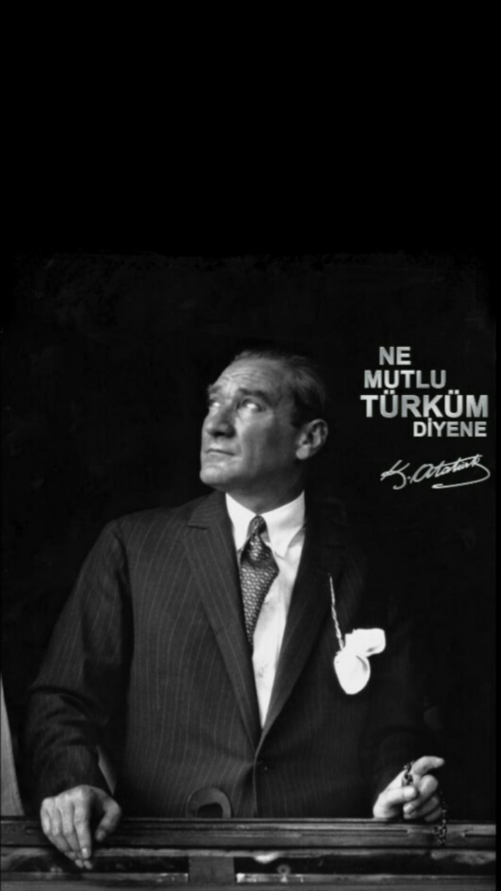 Черно-белая фотография мужчины в костюме и галстуке (ататюрк, ataturk, diyene, муглу, mutlu)