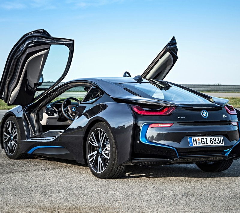 Bmw i8 родстер купе с открытыми дверями на дороге (авто, биммер, bimmer, bmw, машина)