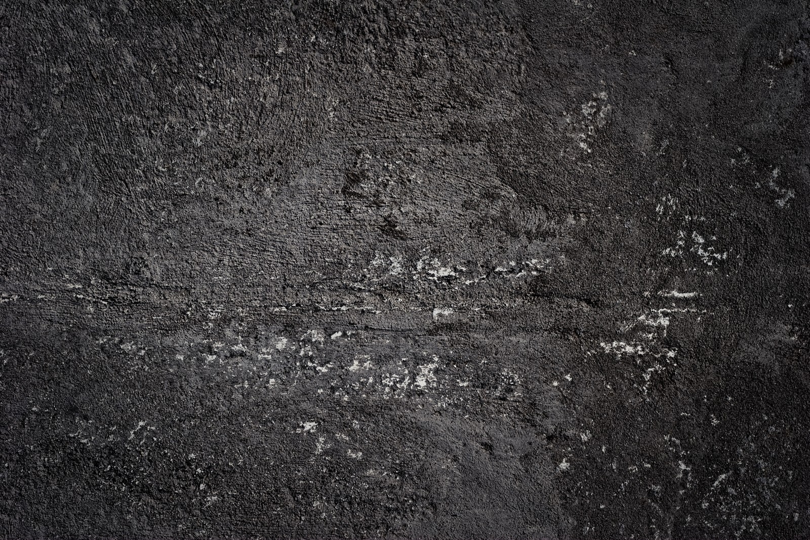 Un primer plano de una pared negra con una línea blanca sobre ella (marte, blanco y negro, negro, pared, monocromo)