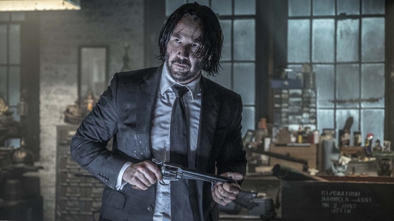 Арабский человек в костюме с парой ножниц на складе (джон уик 3, john wick 3, джон уик парабеллум, фильм, киану ривз)