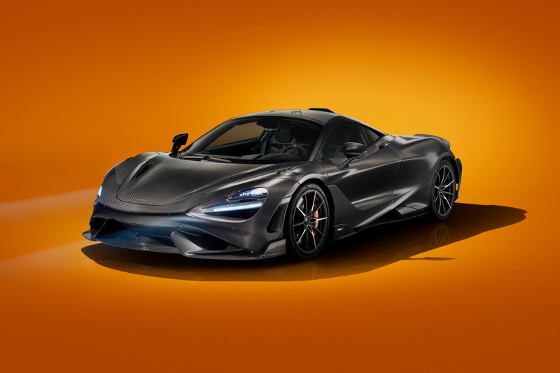 Серый спортивный автомобиль на оранжевом фоне (mclaren 765lt, visual carbon fibre, 2021, 5k, 8k)