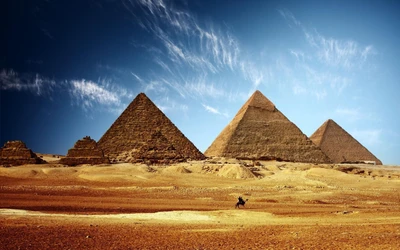 Grande Pyramide de Gizeh : Monument emblématique de l'histoire ancienne et merveille archéologique dans le désert égyptien.