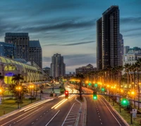 Paisagem urbana ao crepúsculo com ruas iluminadas e arranha-céus