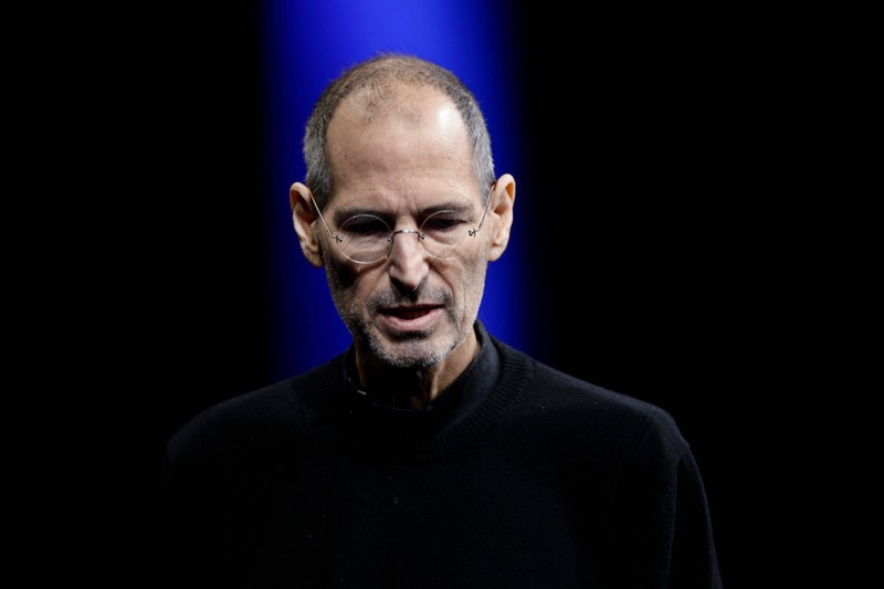 Аэроснимок человека в очках и черном свитере (стив джобс, steve jobs, яблоко, человек, соединенные штаты америки)