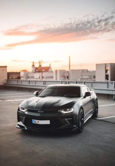 Chevrolet Camaro: El Rey de los coches deportivos de lujo personal al atardecer