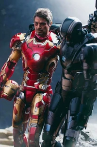 Iron Man assiste War Machine : Un hommage à Marvel.