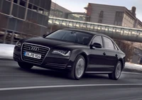 2013 Audi A8: Элегантный среднеразмерный семейный роскошный седан, использующий передовые технологии