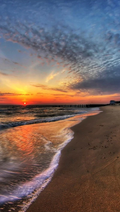 Sérénité du coucher de soleil sur le rivage