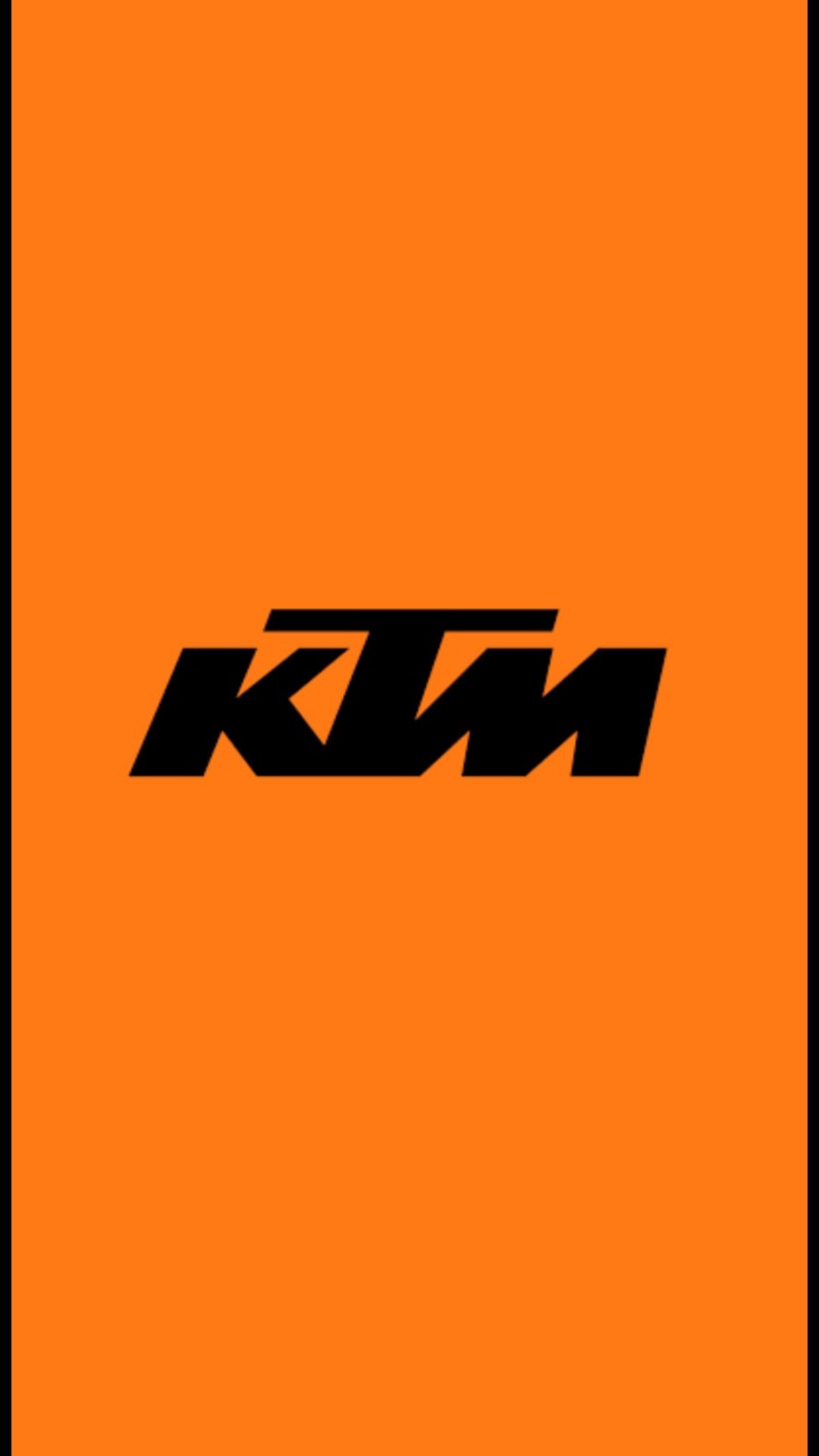 Крупный план черно-оранжевого логотипа ktm на оранжевом фоне (ktm, логотип, логотип ktm)