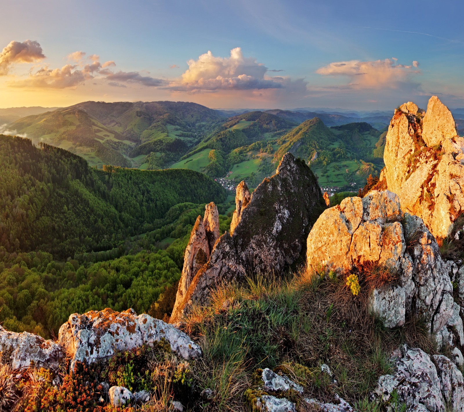 Arafed view of a mountain range with a valley in the distance (mountains, rocks, slovakia, sunrise, sunset)