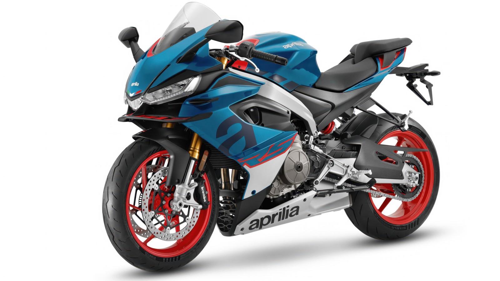 Ein blaues und rotes motorrad, das auf einer weißen fläche parkt (aprilia rs 660, 2025, weißer hintergrund, sportmotorräder, 5k)