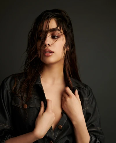 Janhvi Kapoor: Retrato cautivador de una estrella de Bollywood (2023)