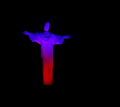 Christus der Erlöser, beleuchtet in Rio de Janeiro bei Nacht