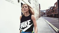 Street Style in Nike: Mühelose Mode und jugendliche Energie