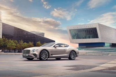 Bentley Continental GT Mulliner 2020 en un entorno urbano moderno