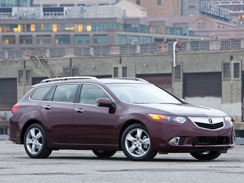 Маруновый автомобиль припаркован на парковке с городом на фоне (акура, acura tsx, 2012 акура tsx, 2012 acura tsx, автомобильный дизайн)