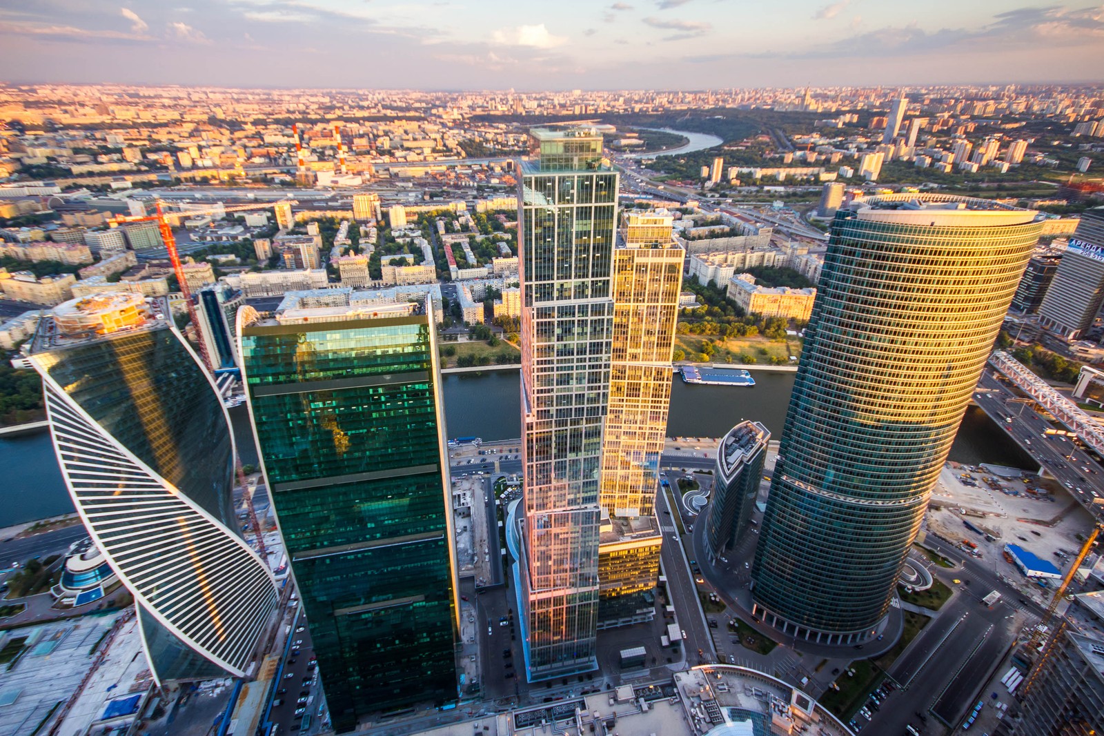 Vista de la ciudad de londres desde la cima de la torre (torre, mirador, rascacielos, paisaje urbano, área urbana)