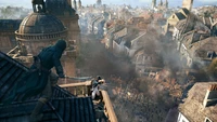 Вид на шумный город в хаотичный момент в Assassin's Creed Unity, демонстрирующий знаковые достопримечательности и яркую атмосферу революционного Парижа.