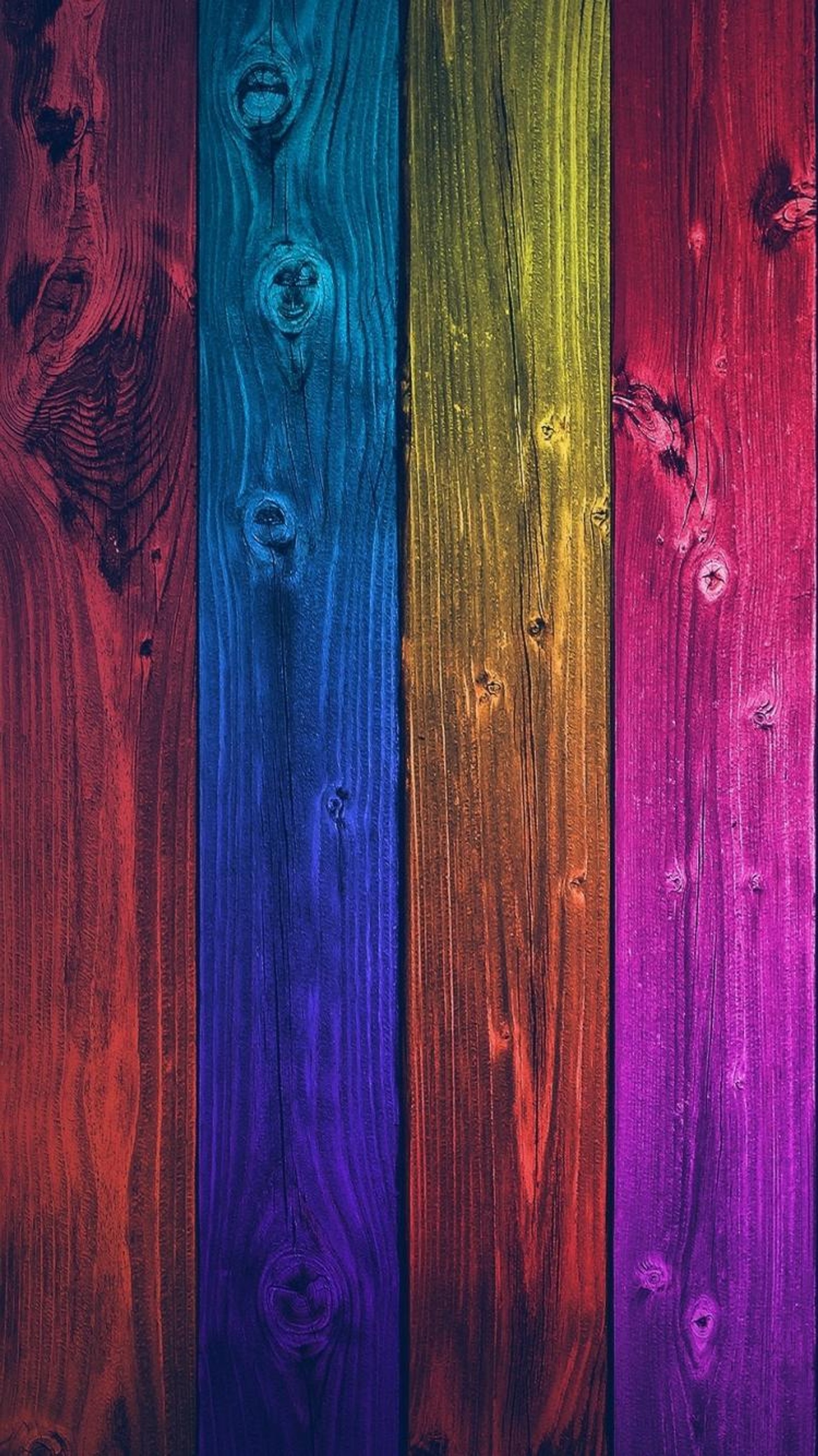 Eine nahaufnahme einer holzwand mit verschiedenen farben (abstrakt, schön, farbe, bunt, nett)