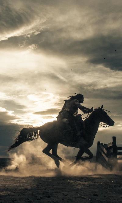 Galopando para o pôr do sol: A cavalgada de um cowboy