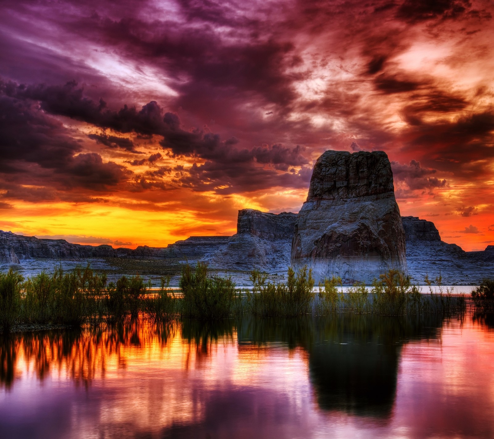 Descargar fondo de pantalla cañón, nube, lago, montaña, cielo