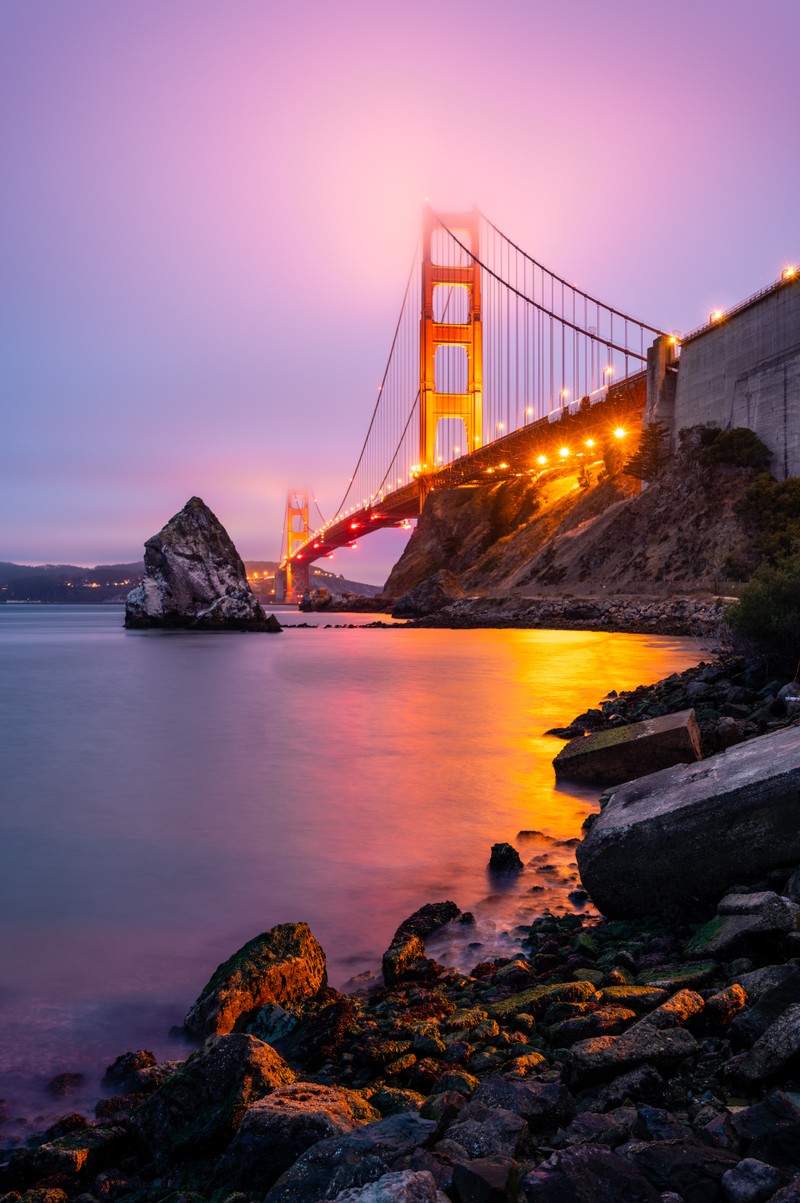 Арабский вид моста и водоема на закате (мост золотые ворота, golden gate bridge, сан франциско, закат, огни)