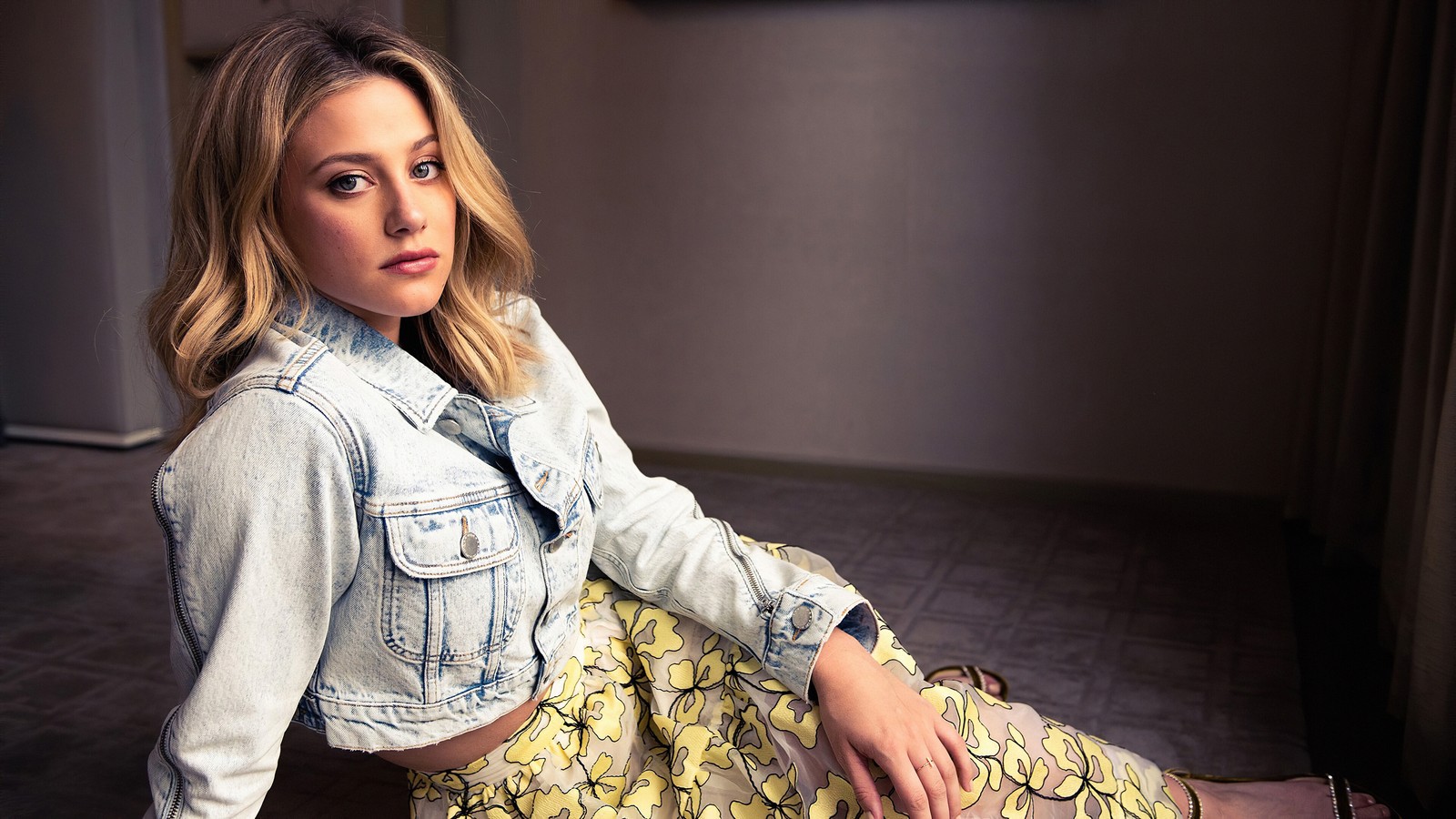 Téléchargez le fond d'écran lili reinhart, blonde, actrice, femmes, filles