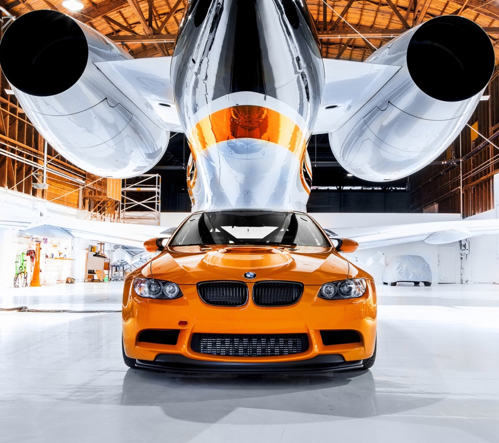 Baixar papel de parede aeronave, bmw, carro, laranja