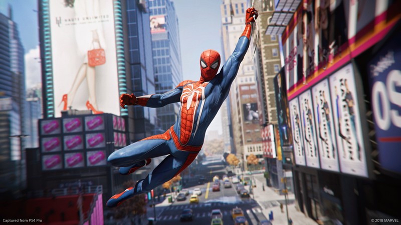 Человек-паук в костюме летит по воздуху в городе (spider man, игры инсомниак, insomniac games, супергерой, небоскреб)