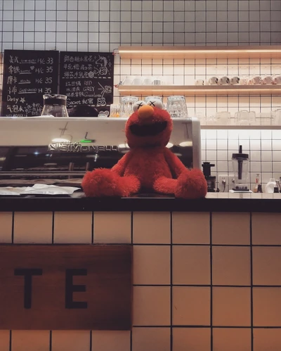 Elmo in einem Gemütlichen Café: Ein Festlicher Hauch von Spaß