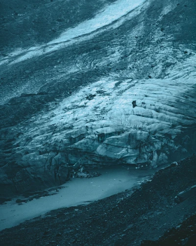 Paysage glaciaire : L'intersection de la glace et de l'eau