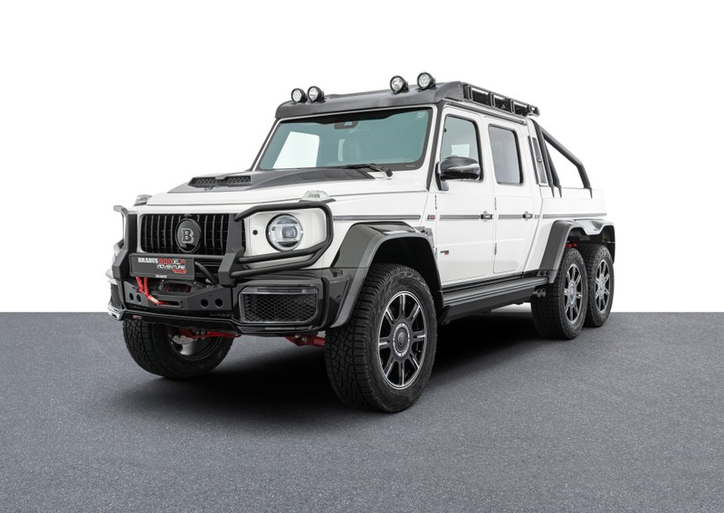 Белый мерседес класса g припаркован в парковке (brabus 800 adventure xlp, 8k, мерседес амг g 63, mercedes amg g 63, 5k)