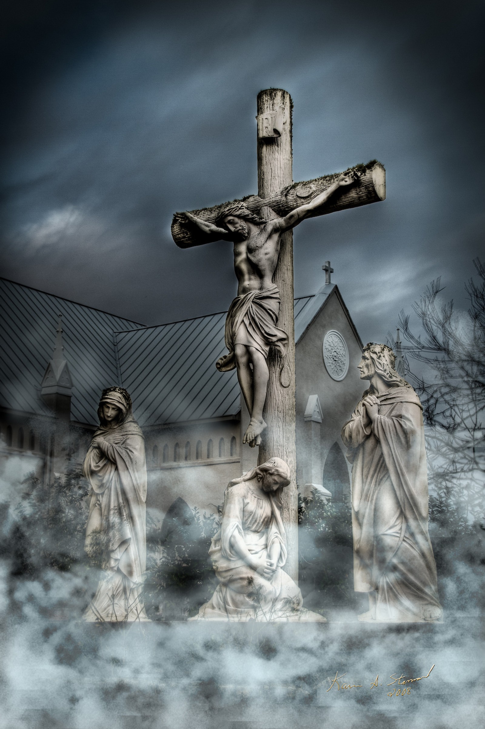 Trois statues de jésus sur une croix devant une église (scène magnifique, christ, chrétien, église, croix)