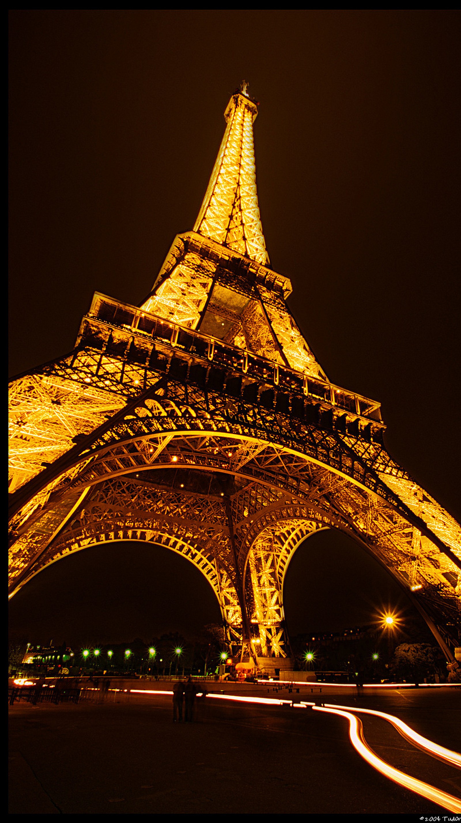 eiffel tower, paris Download Wallpaper