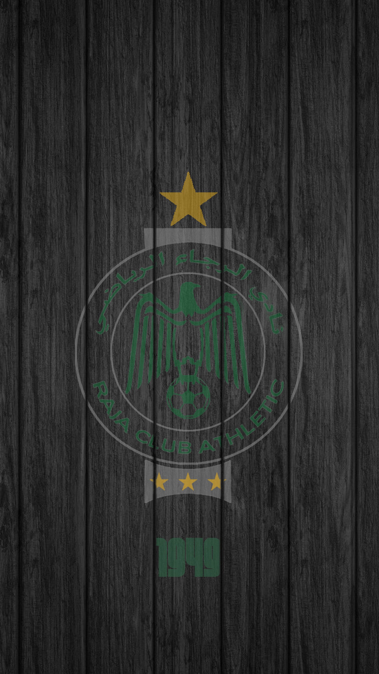 Un primer plano de una pared de madera con un logo en ella (fhd, hd, hq, raja, raja club athletic)