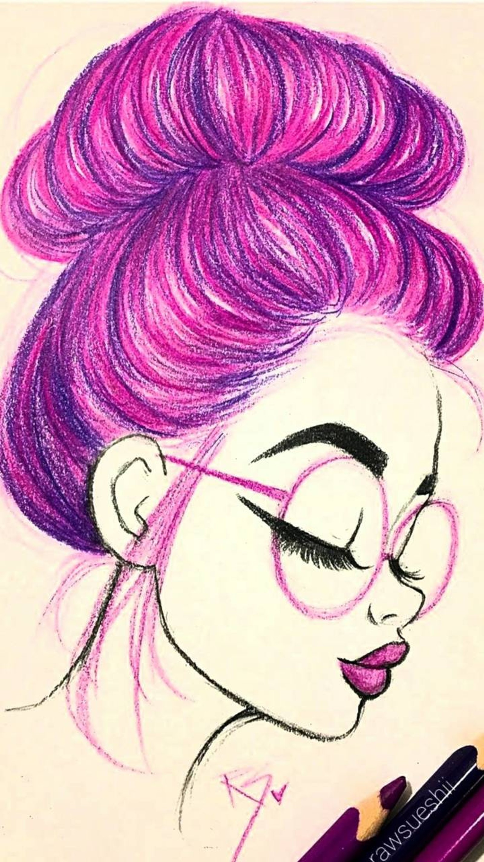 Un dessin d'une femme avec des lunettes et des cheveux roses (mignon, fille, rose)