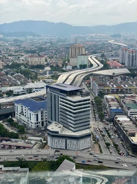 Paysage urbain avec infrastructure moderne et zones résidentielles