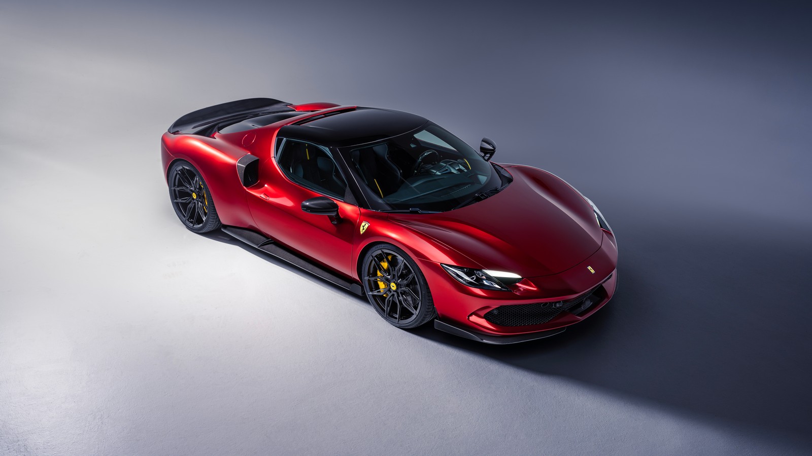 Der ferrari 818 superfasto ist ein supersportwagen mit einem langen radstand (ferrari 296 gtb, novitec, rote autos, 2024, 5k)