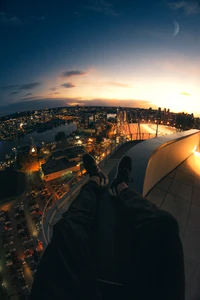 Impresionante paisaje urbano de Vancouver al anochecer desde la vista del techo