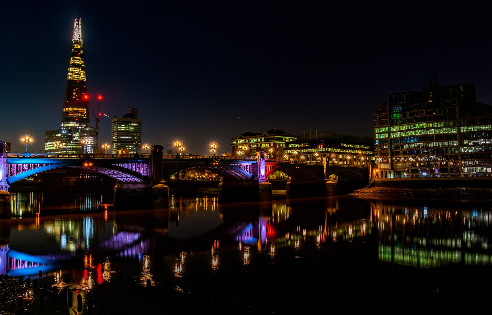 Arafed view of a bridge over a river with a city in the background (river thames, city, night, cityscape, reflection)