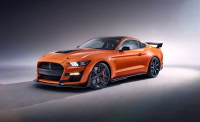 2020 Ford Mustang Shelby GT500 in auffälligem Orange mit schlankem Design und Leistungsmerkmalen.