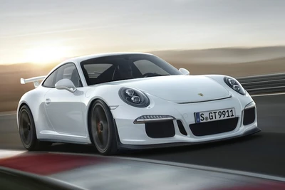 Porsche 911 GT3 : Un mélange époustouflant de performance et d'élégance en blanc.