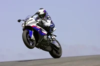 BMW S1000RR Superbike en acción en la pista de carreras