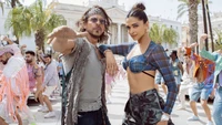 Sequência de dança dinâmica de Pathaan com Shah Rukh Khan e Deepika Padukone